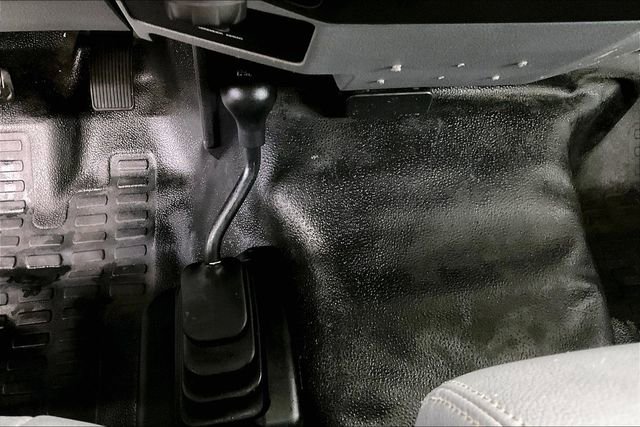 Used 2015 Ford F550 4x4 Regular Cab Super Duty image 11