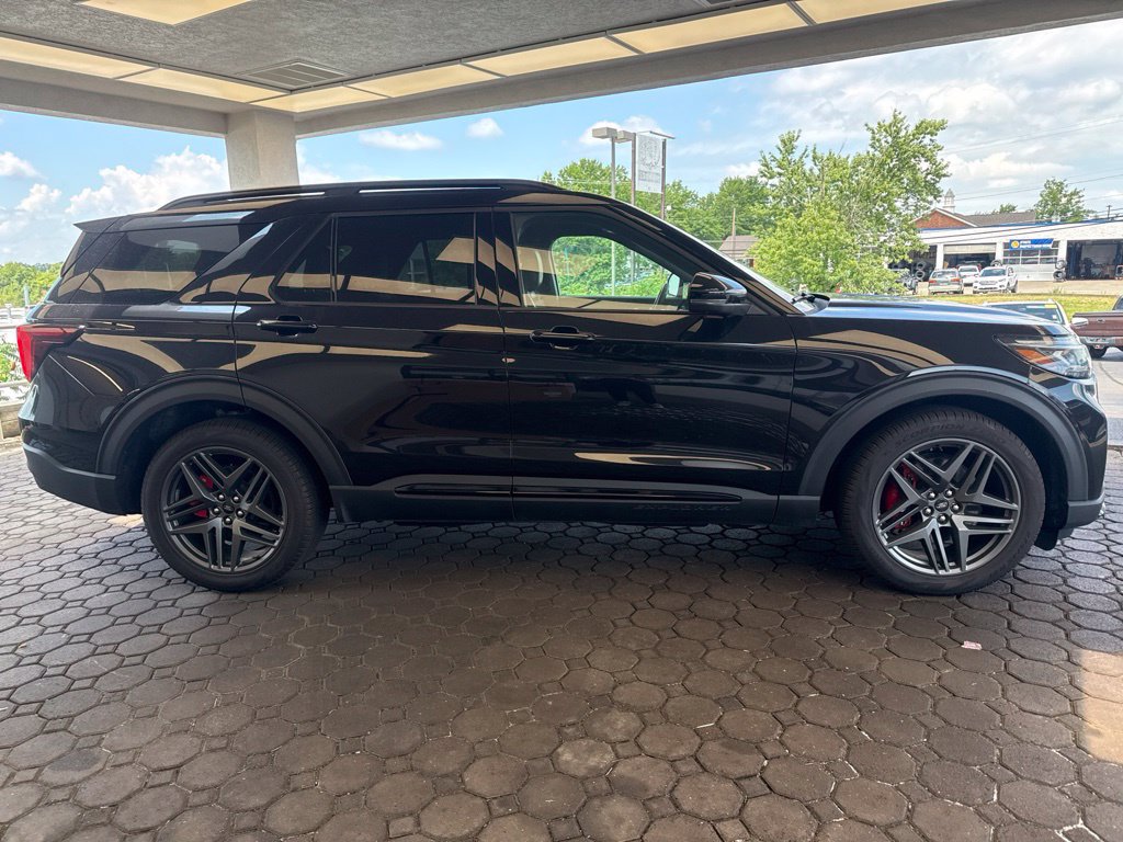 Certified 2025 Ford Explorer ST AWD/4WD image 5