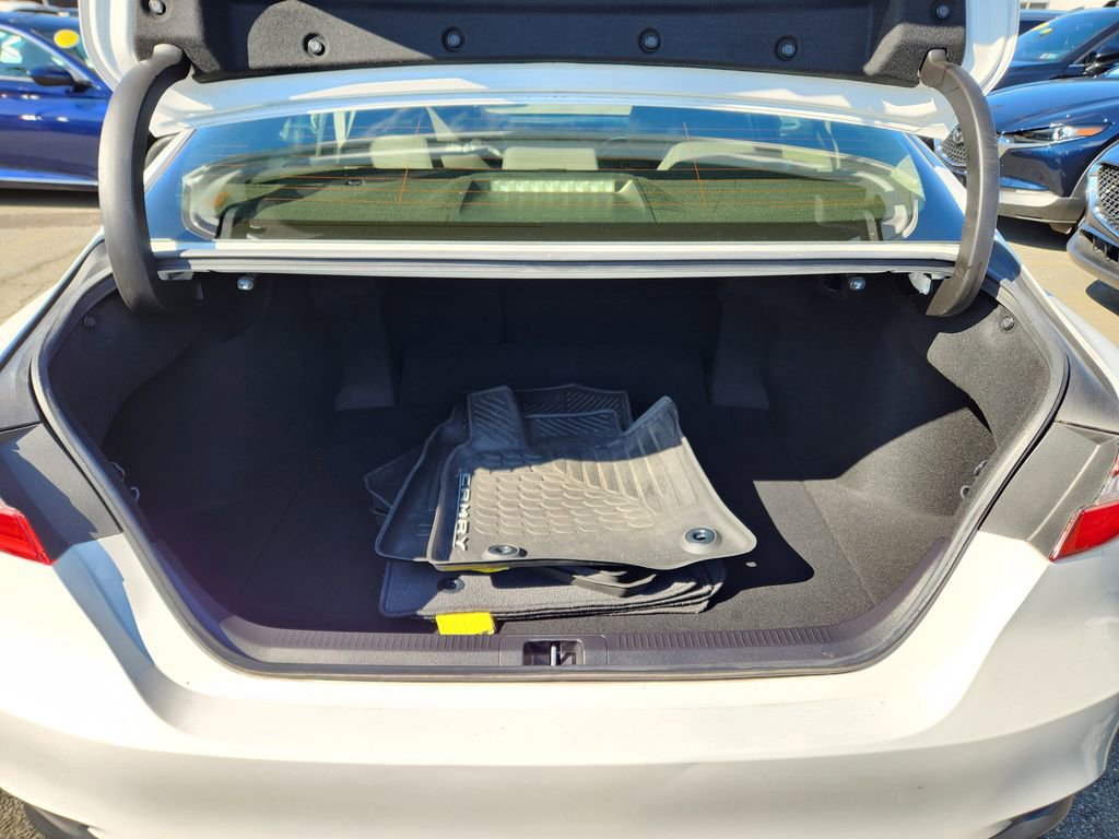 Used 2018 Toyota Camry LE image 8