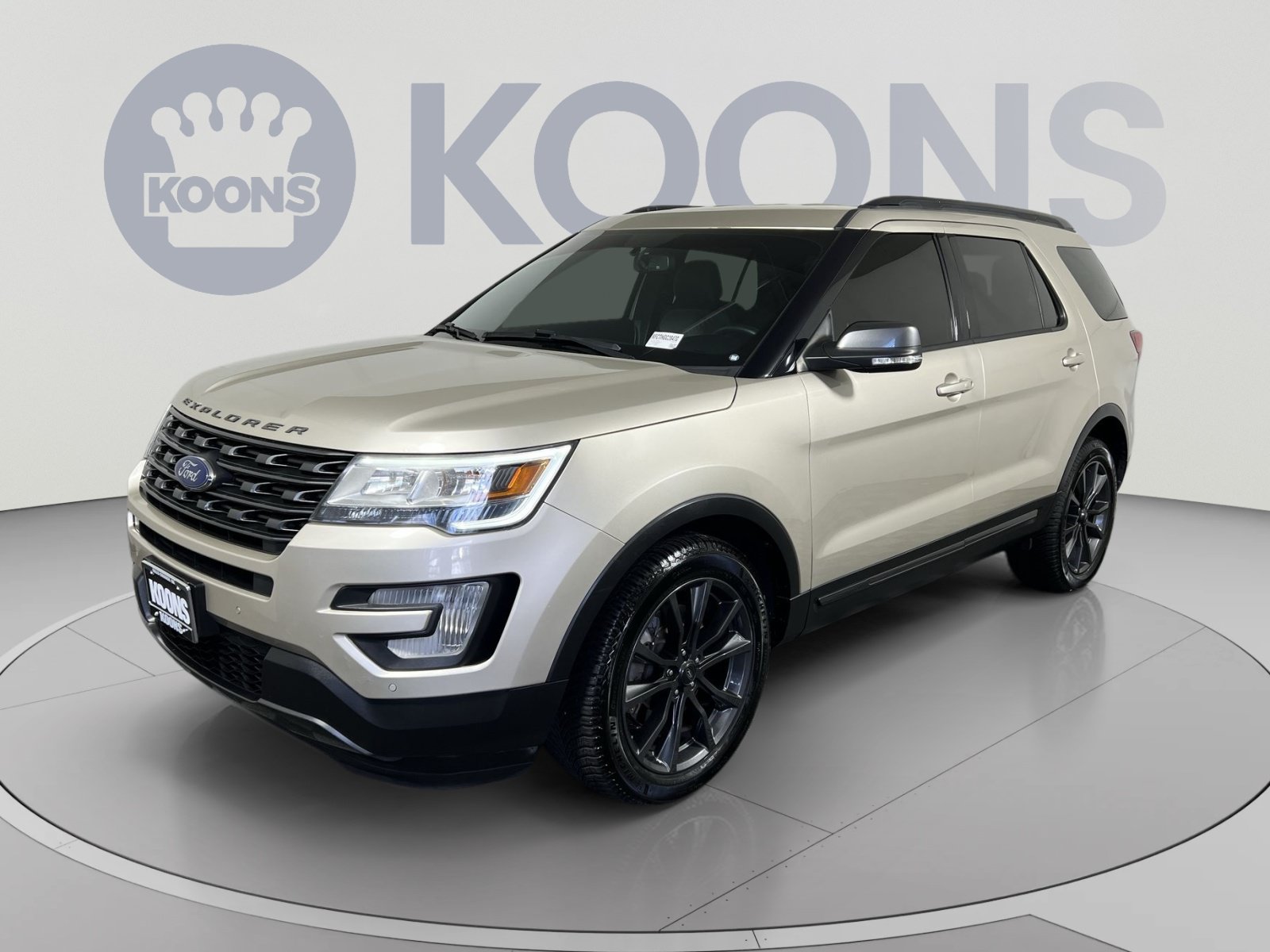 Used 2017 Ford Explorer XLT w/ Equipment Group 202A AWD/4WD image 5