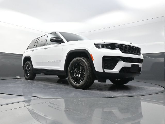 New 2026 Jeep Grand Cherokee Altitude AWD/4WD image 18