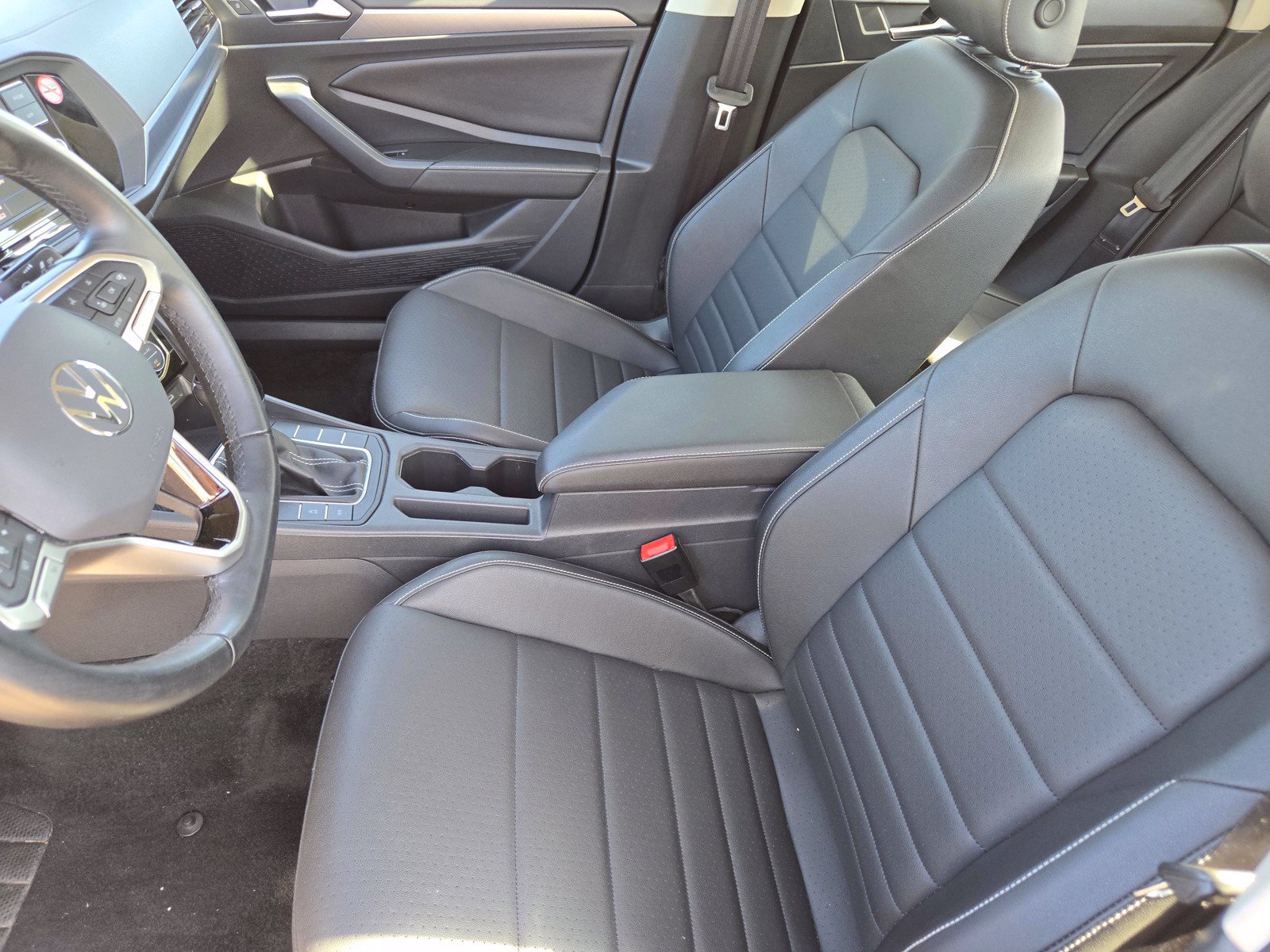 Used 2024 Volkswagen Jetta SE FWD image 12