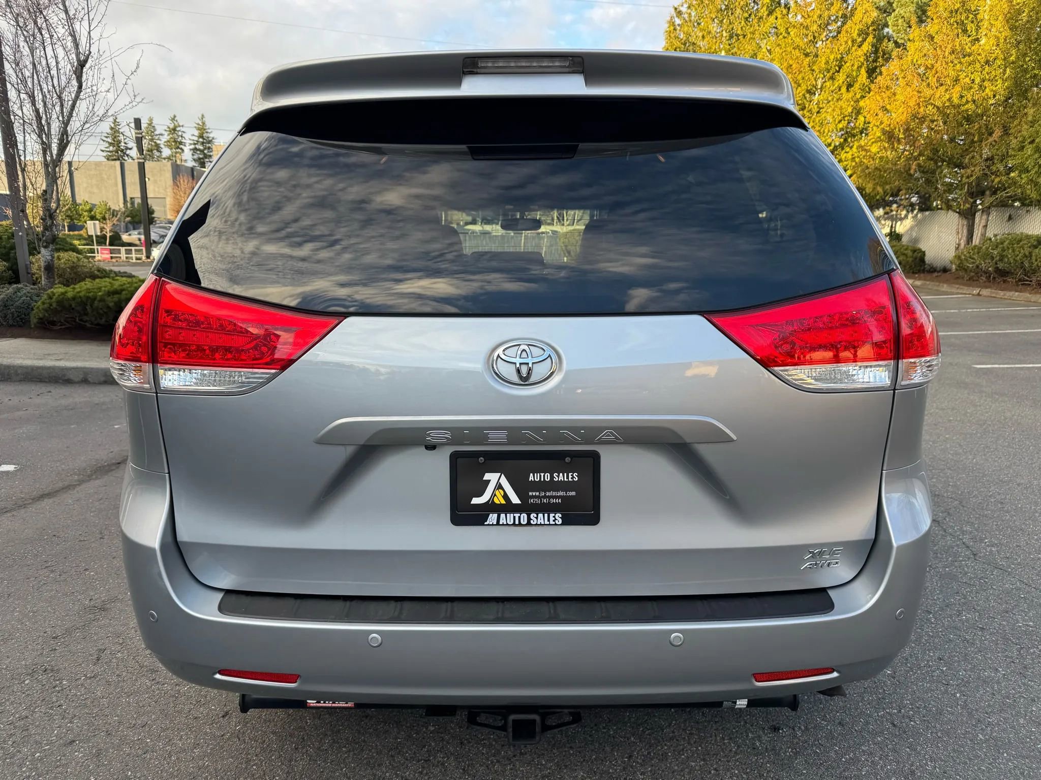 Used 2014 Toyota Sienna XLE w/ XLE Premium Package AWD/4WD image 9