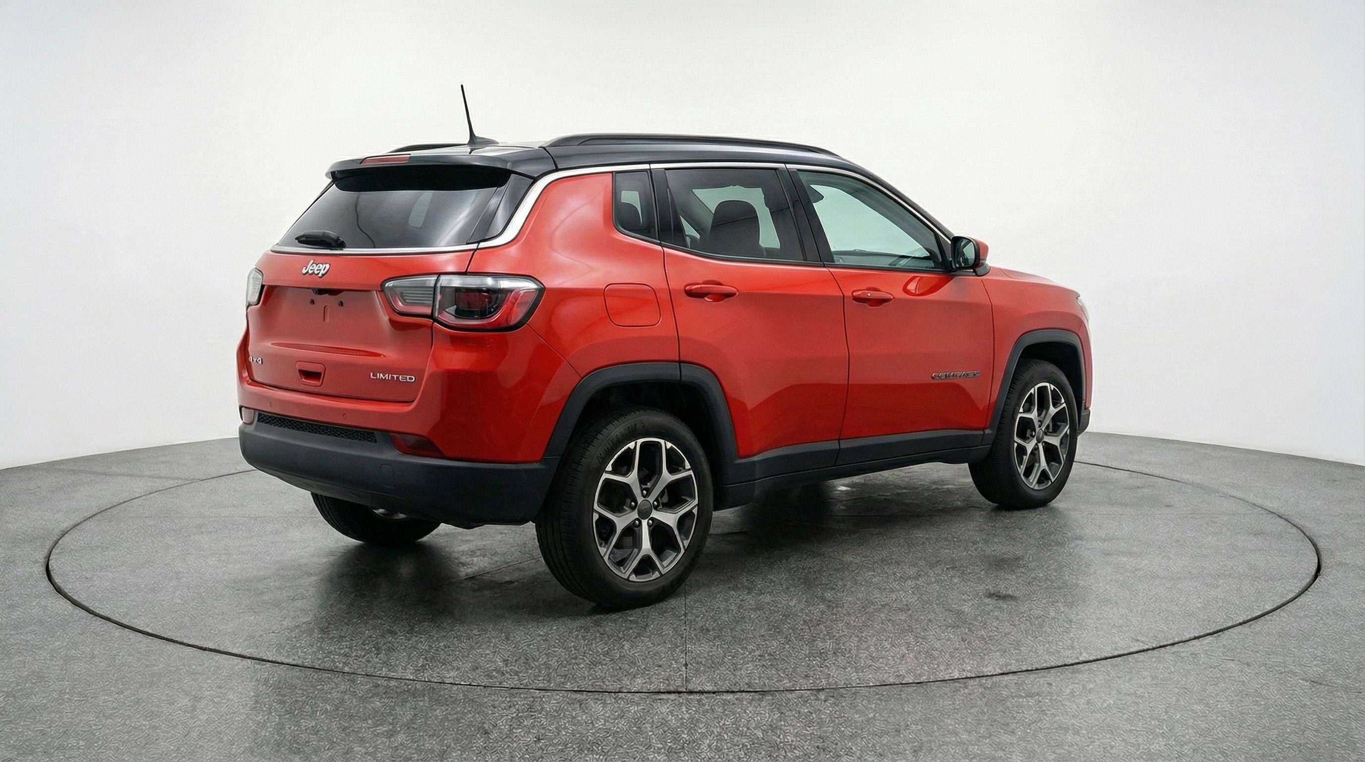 Used 2025 Jeep Compass Limited image 9