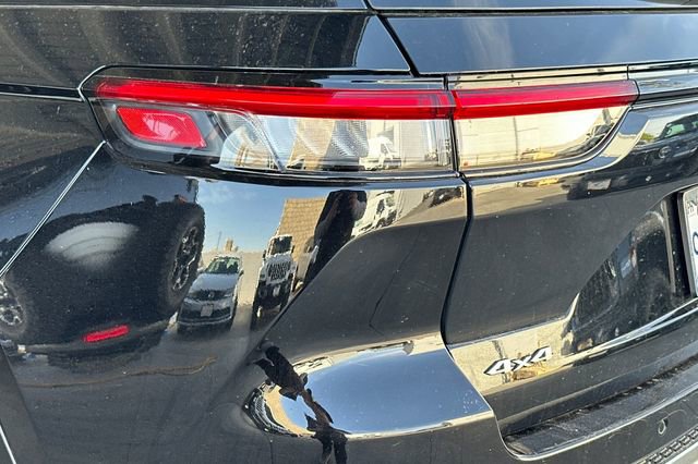 Used 2023 Jeep Grand Cherokee Summit w/ Luxury Tech Group V image 14