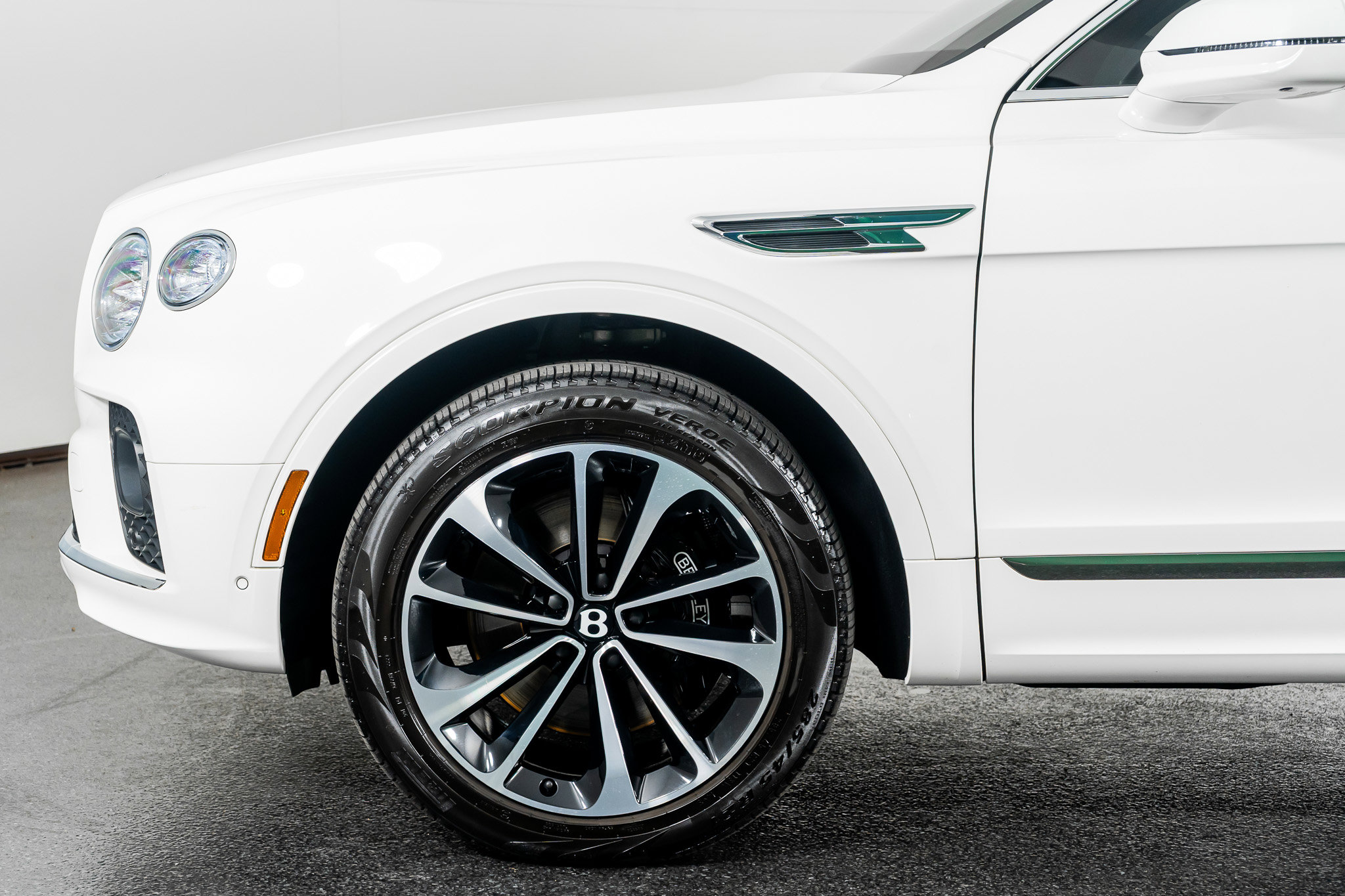 Used 2023 Bentley Bentayga Extended Wheelbase image 19