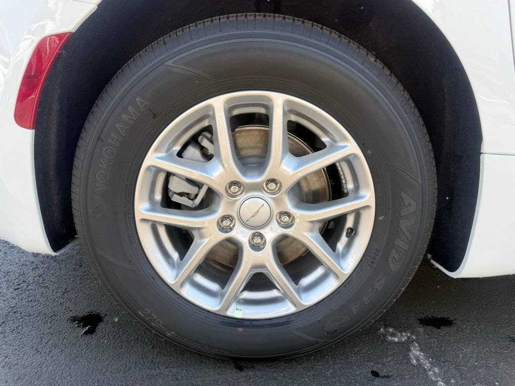 New 2027 Chrysler Pacifica Select w/ Family Tech Group FWD image 52