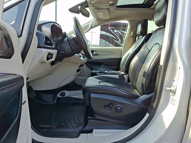 Used 2017 Chrysler Pacifica Limited FWD image 16