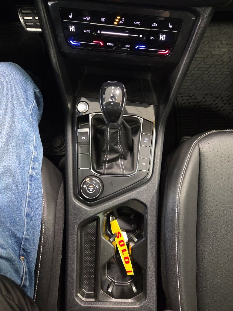 Used 2022 Volkswagen Tiguan SE R-Line image 25