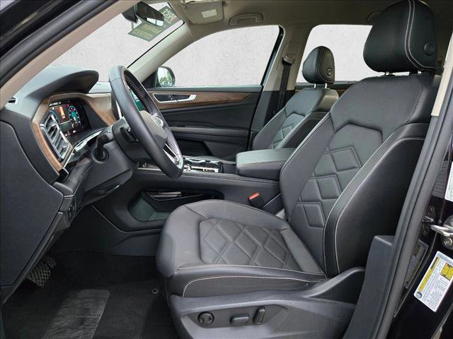 Used 2025 Volkswagen Atlas SE AWD/4WD image 15