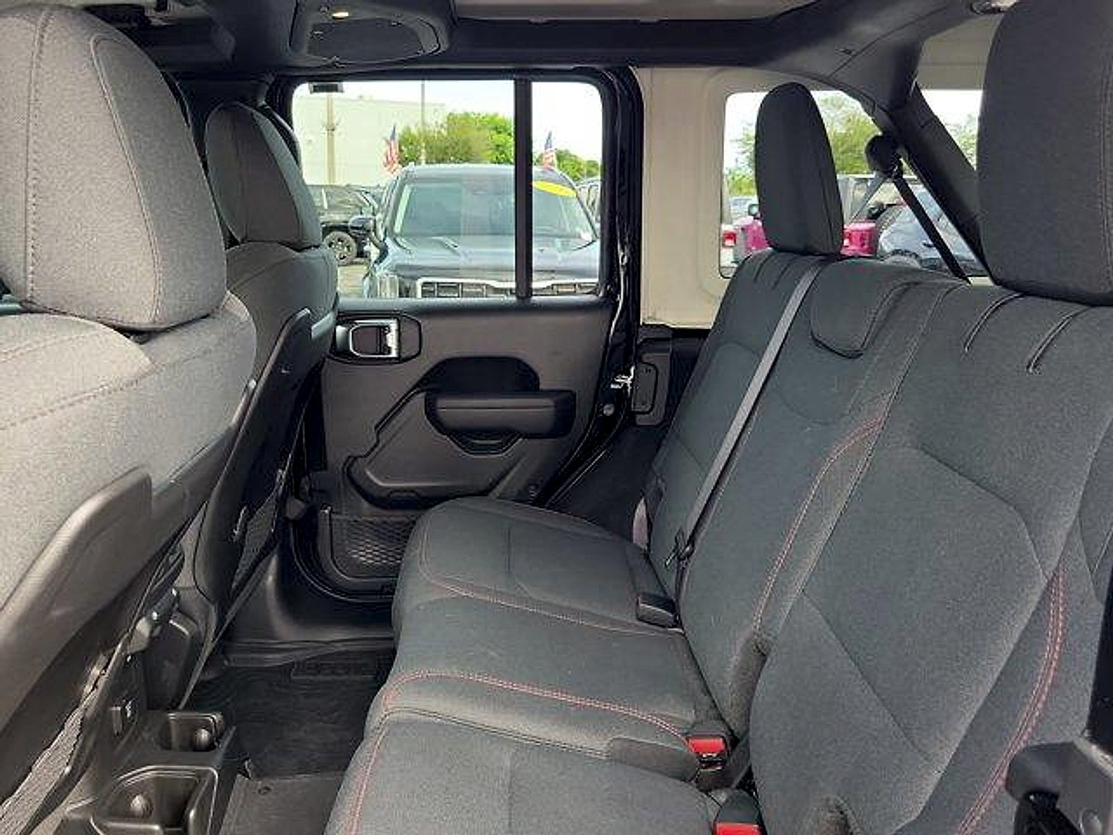 Used 2025 Jeep Wrangler Unlimited Rubicon w/ Convenience Group AWD/4WD image 12