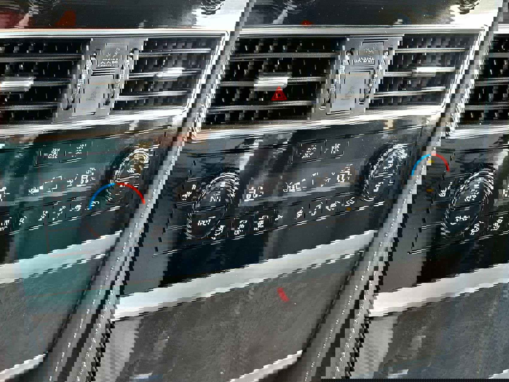 Used 2024 INFINITI QX80 Luxe image 19