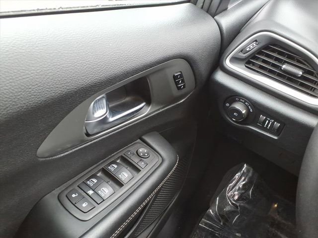 Used 2025 Chrysler Pacifica Select FWD image 21