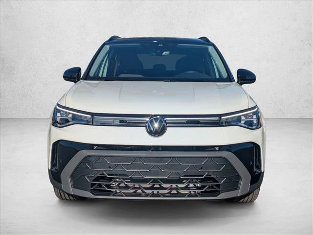 Certified 2025 Volkswagen Taos SE image 2