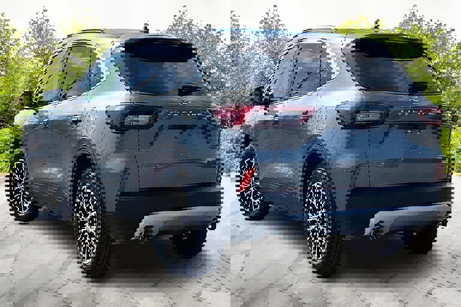 Used 2025 Ford Escape SE image 2