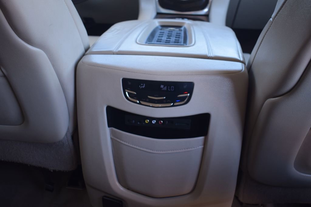 Used 2016 Cadillac Escalade Luxury AWD/4WD image 17