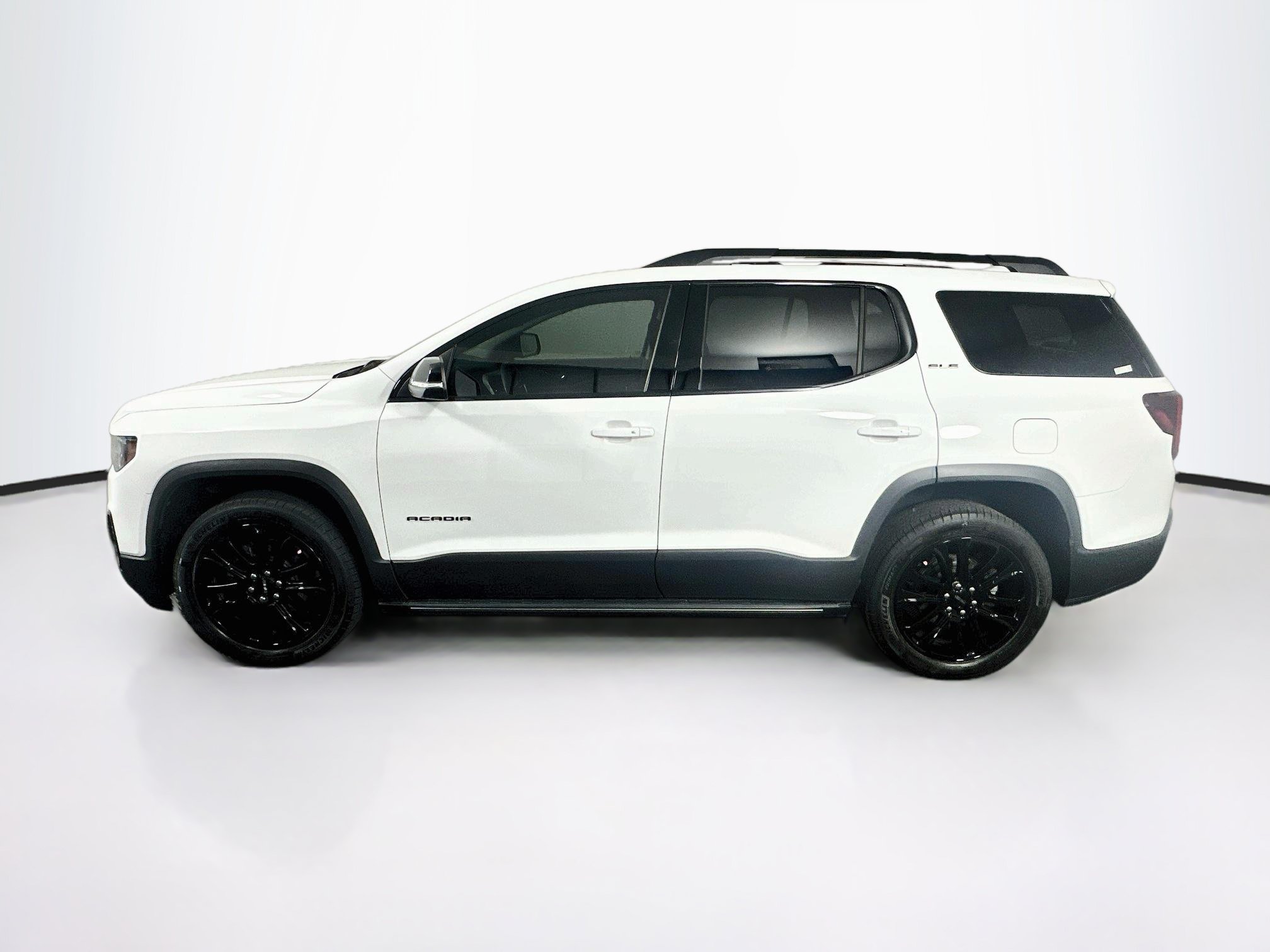 Used 2023 GMC Acadia SLE w/ Driver Convenience Package FWD image 4
