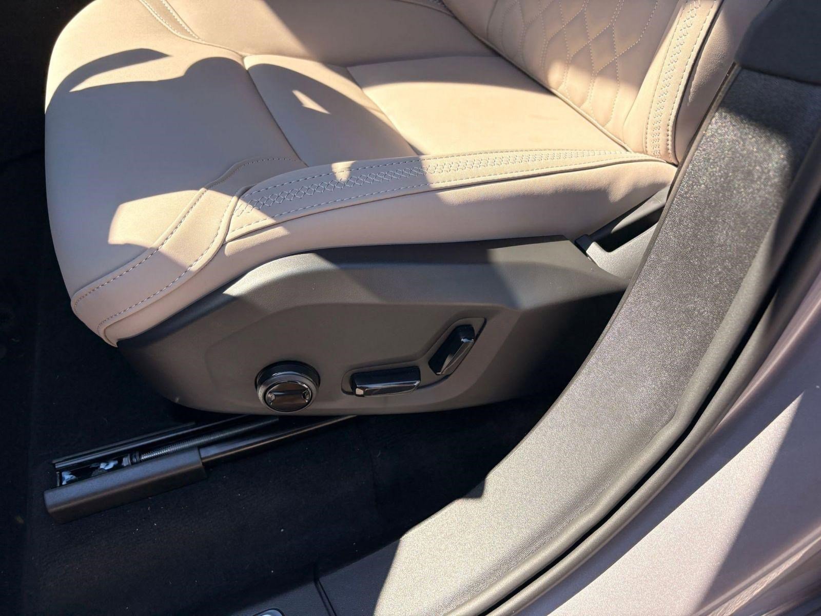 Used 2026 Volvo XC90 B6 Plus w/ Protection Package Premier AWD/4WD image 13