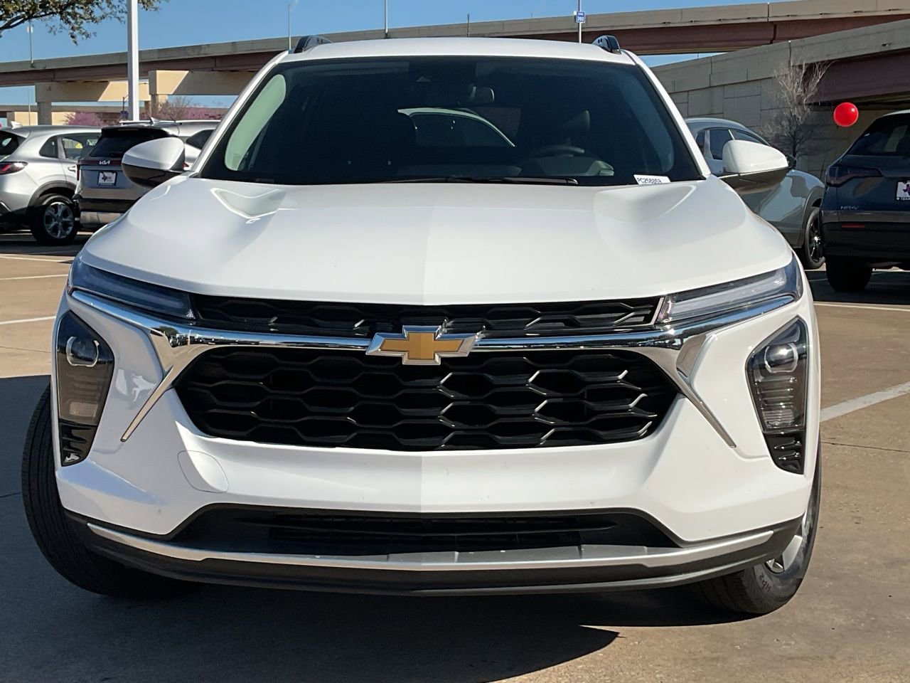 Used 2025 Chevrolet Trax LT w/ LT Convenience Package image 3