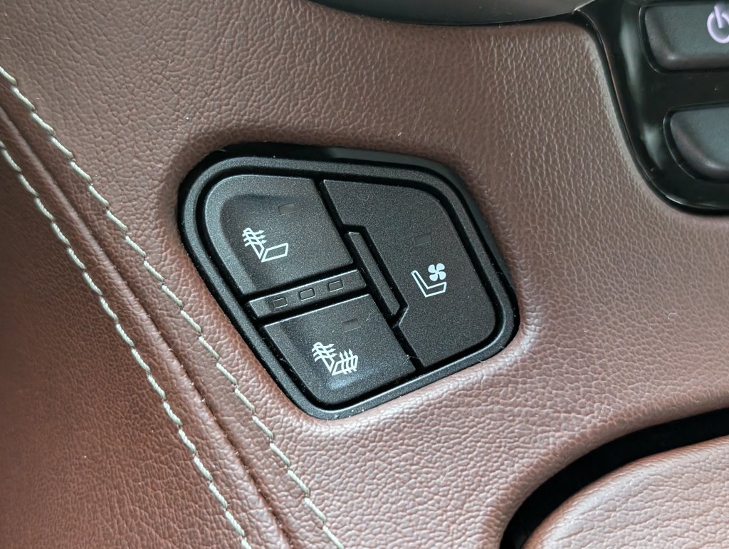 Used 2018 Chevrolet Tahoe Premier AWD/4WD image 34