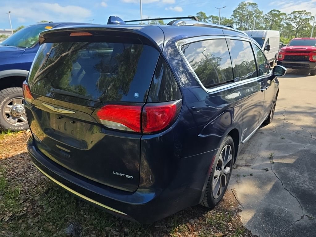 Used 2017 Chrysler Pacifica Limited image 5