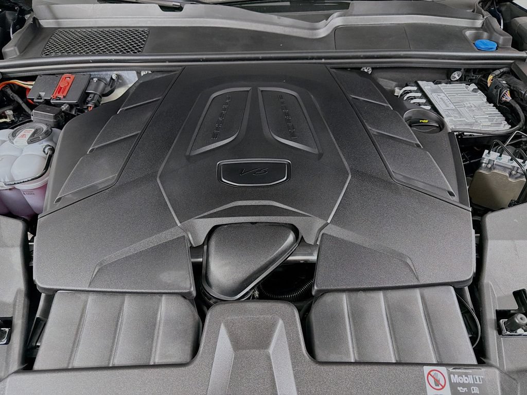 Certified 2025 Porsche Cayenne AWD/4WD image 31