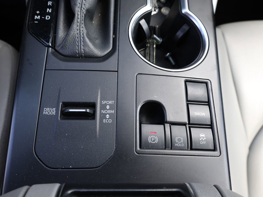 Used 2023 Toyota Highlander XLE FWD image 27