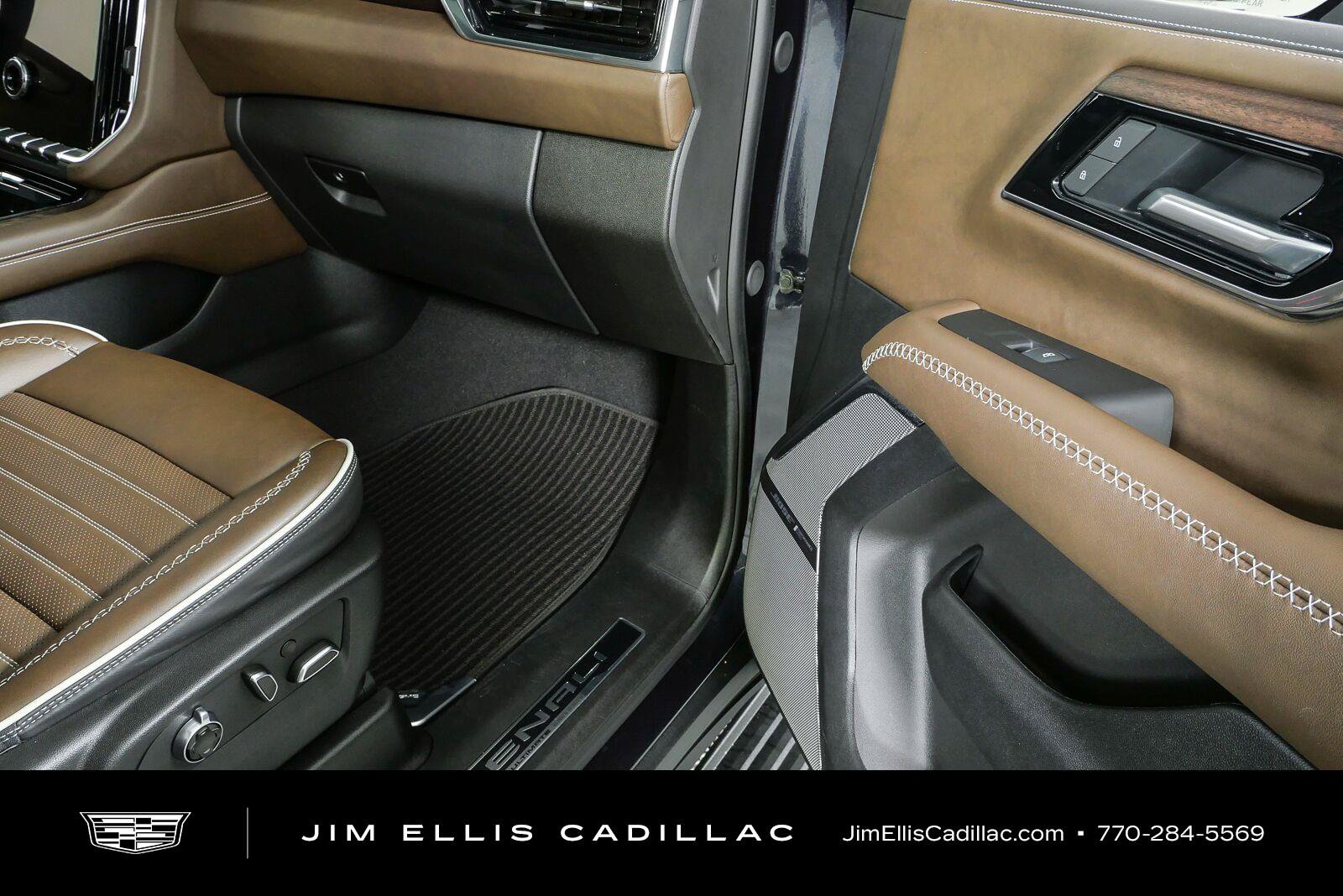 Used 2025 GMC Yukon Denali Ultimate AWD/4WD image 26