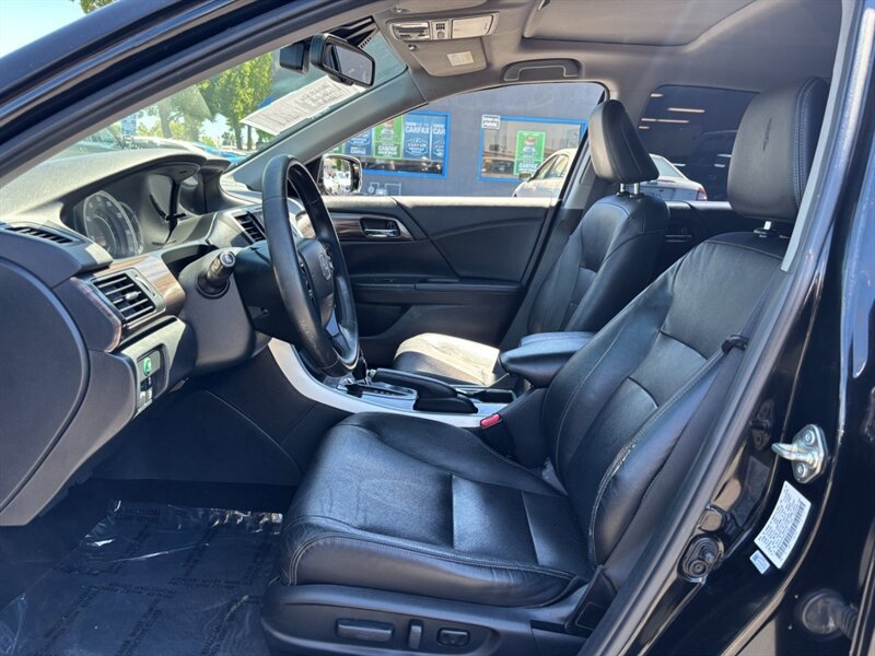 Used 2016 Honda Accord Touring image 10