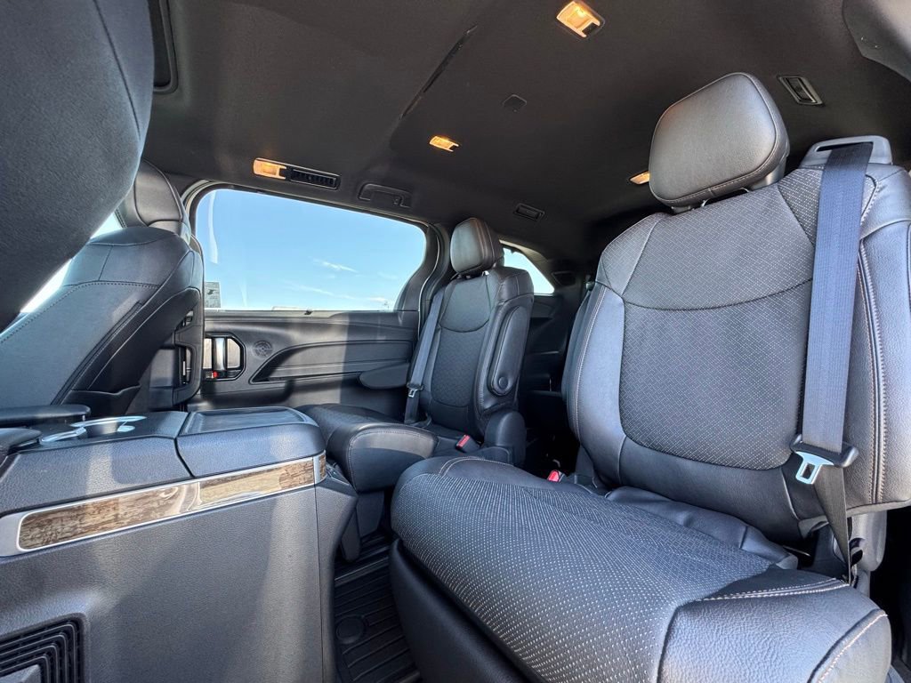 Used 2026 Toyota Sienna Platinum image 20