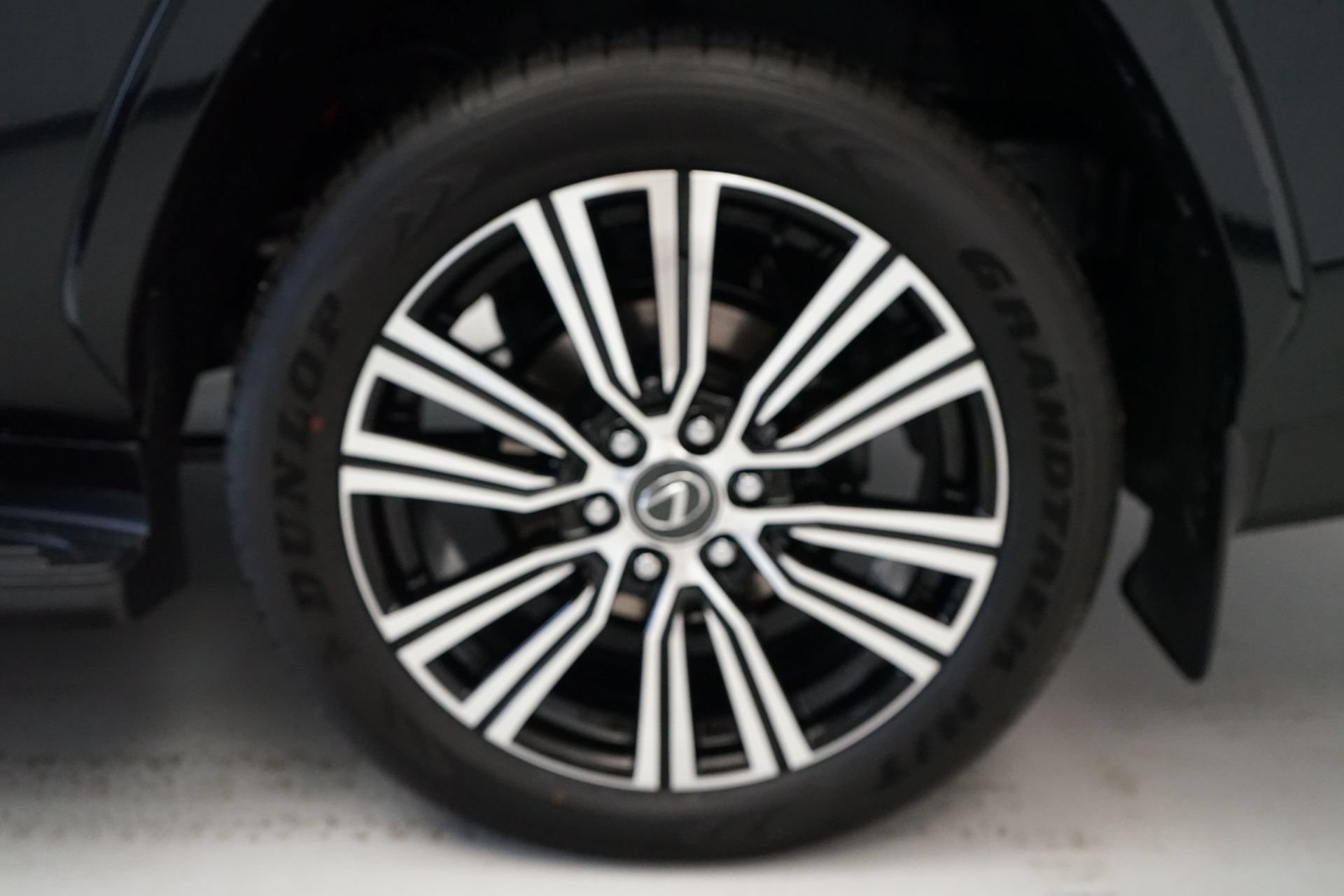 Used 2026 Lexus LX 600 4WD w/ Appearance Package image 36