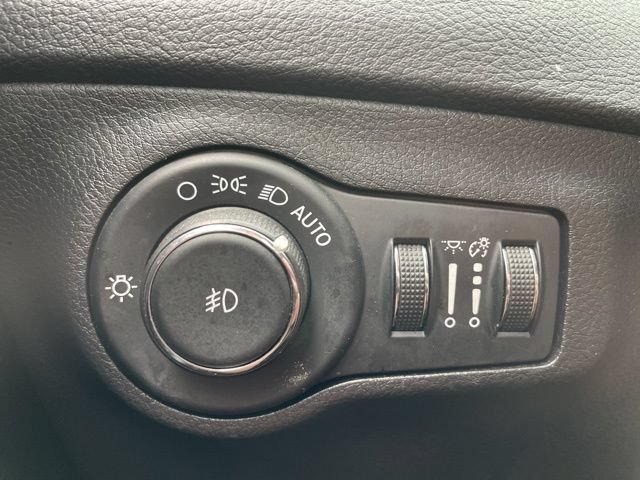 Used 2020 Jeep Compass Latitude FWD image 23