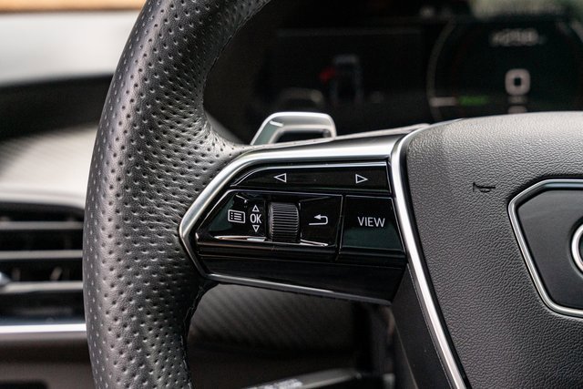 Used 2023 Audi e-tron GT Prestige image 12