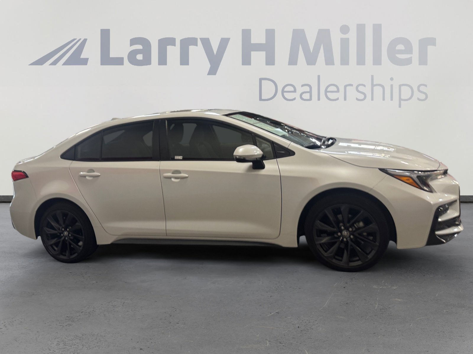 Certified 2024 Toyota Corolla SE w/ SE Package image 6