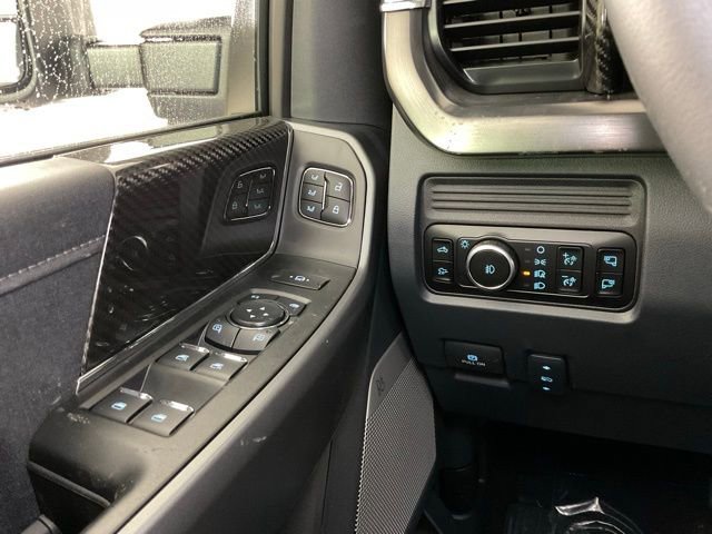 New 2026 Ford F250 Lariat w/ Black Appearance Package image 21