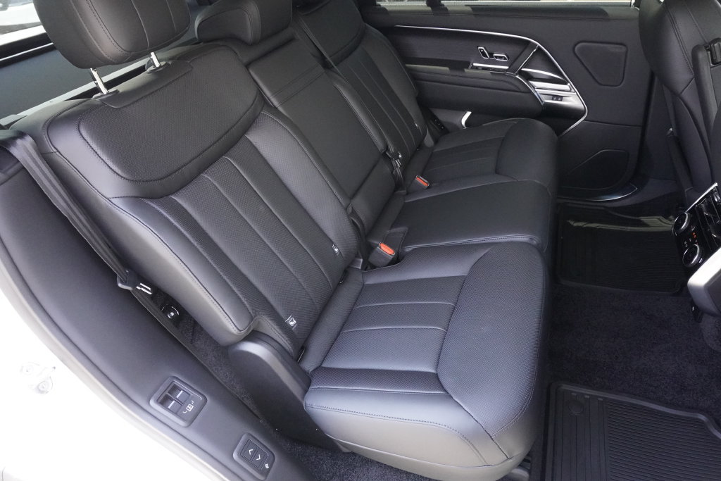 New 2026 Land Rover Range Rover Long Wheelbase SE AWD/4WD image 27