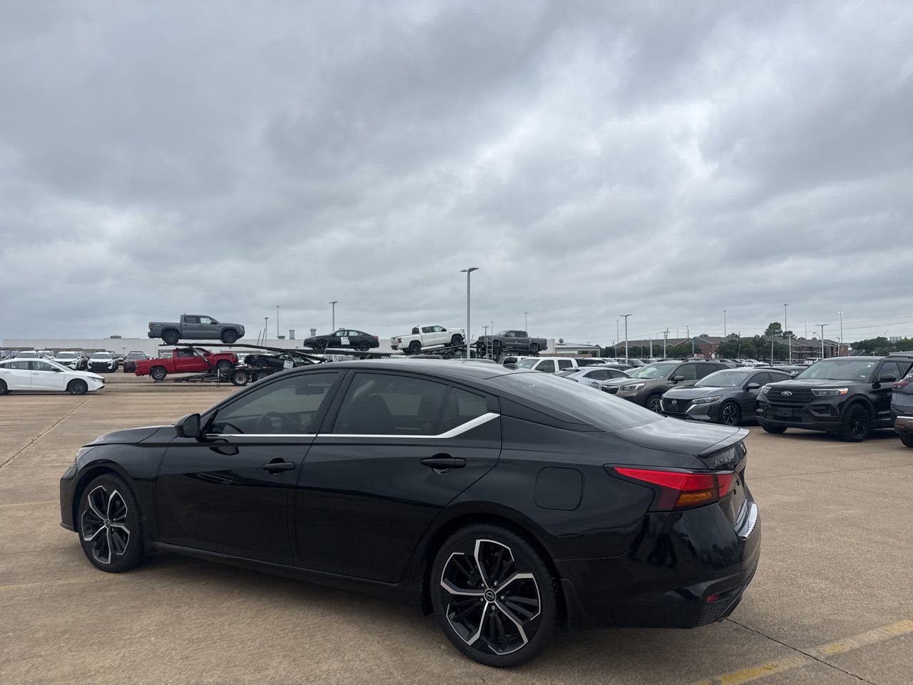 Certified 2023 Nissan Altima 2.5 SR w/ SR Premium Package FWD image 12