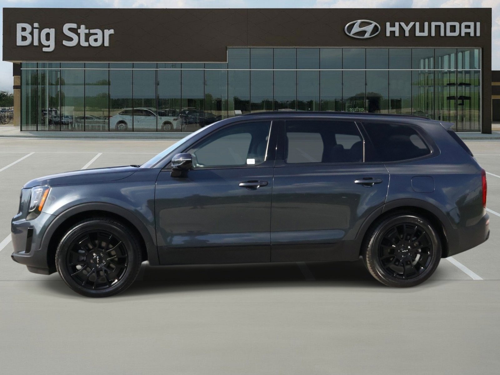 Used 2022 Kia Telluride SX w/ Nightfall Edition Package image 2