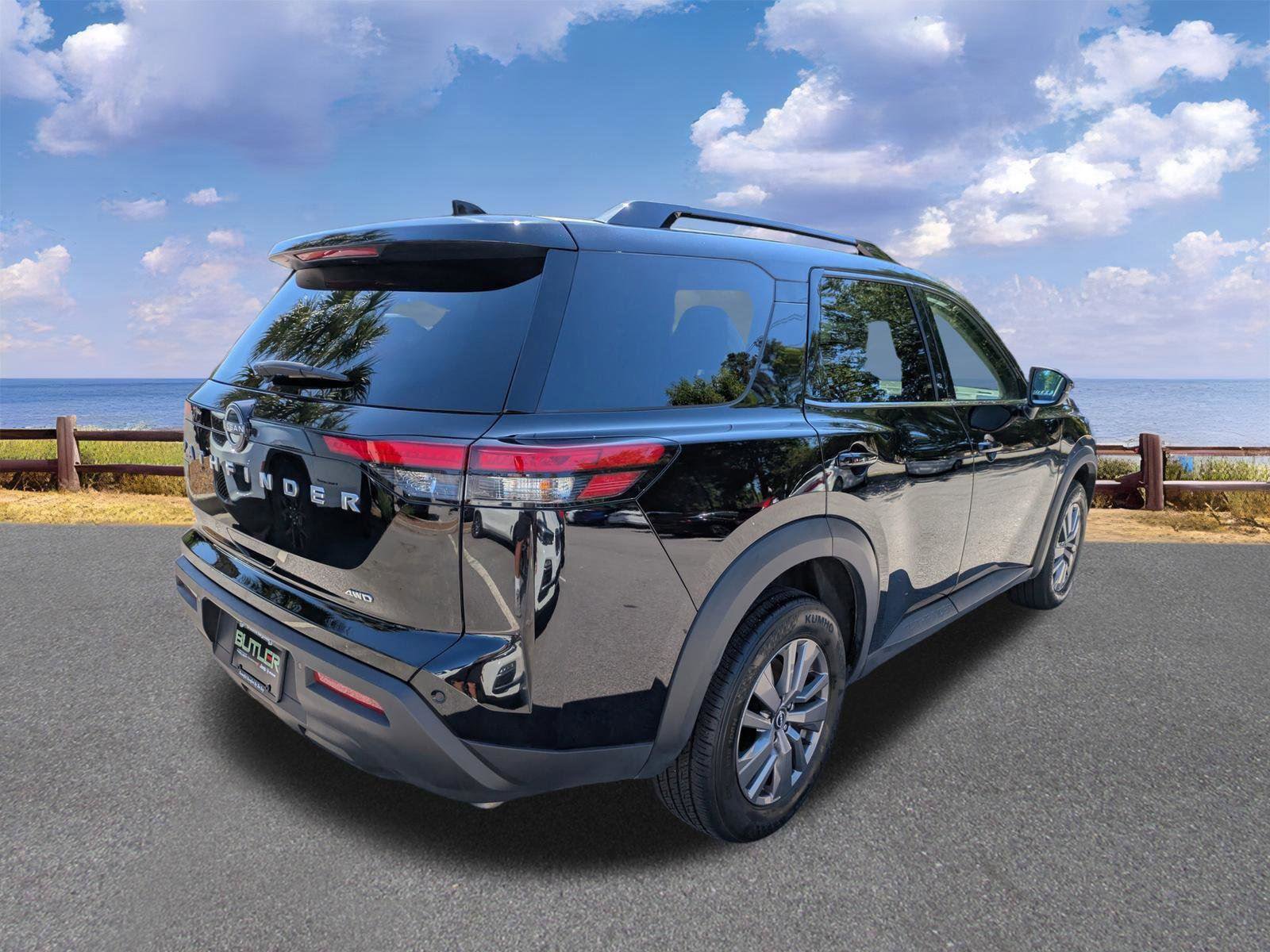 Used 2025 Nissan Pathfinder SV AWD/4WD image 8