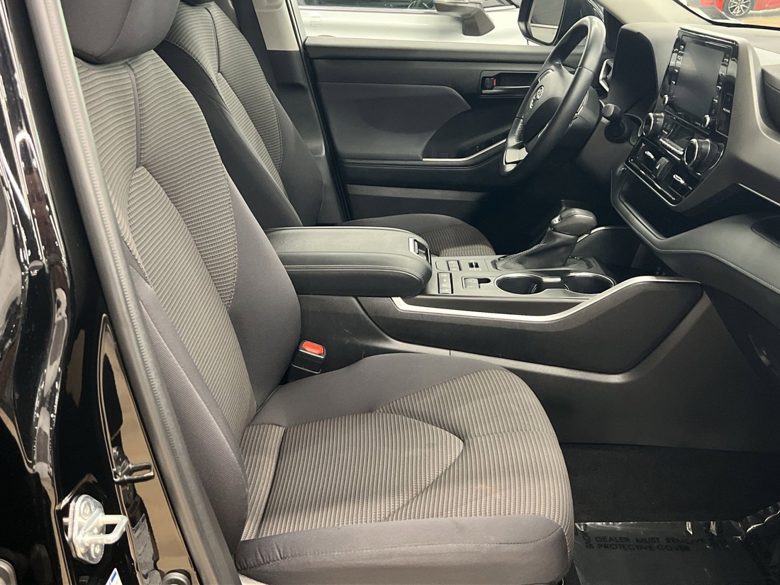 Used 2022 Toyota Highlander LE AWD/4WD image 24