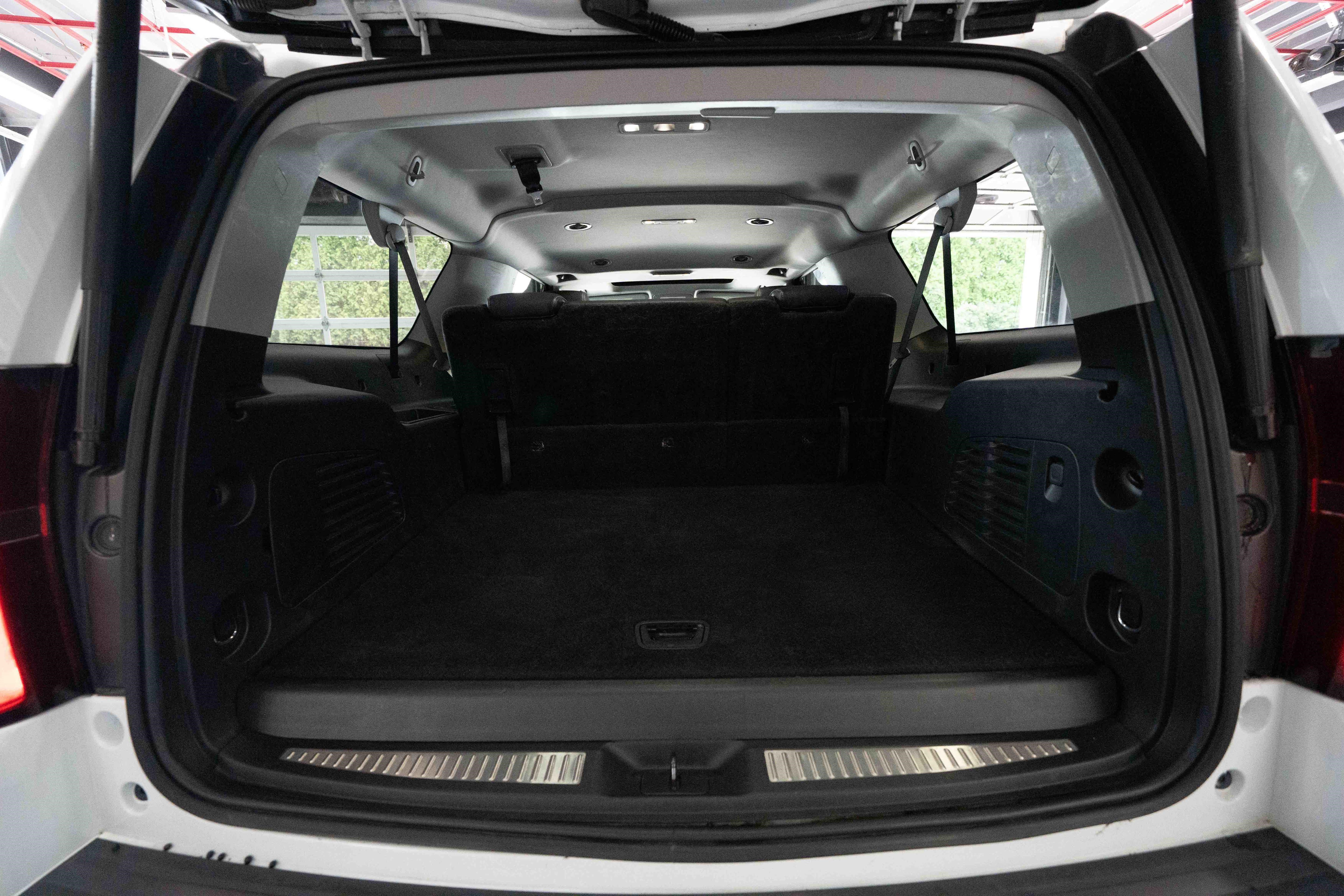 Used 2018 Chevrolet Suburban LT AWD/4WD image 28