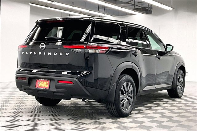 New 2025 Nissan Pathfinder S image 17