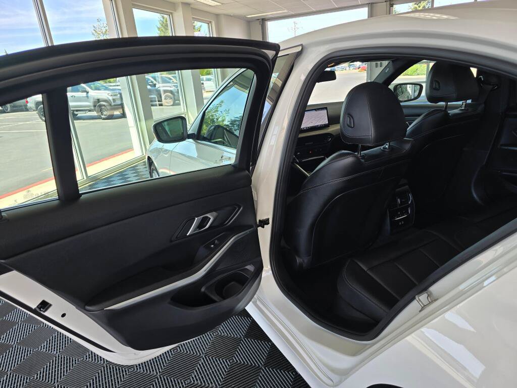 Used 2025 BMW 330i Sedan RWD image 34