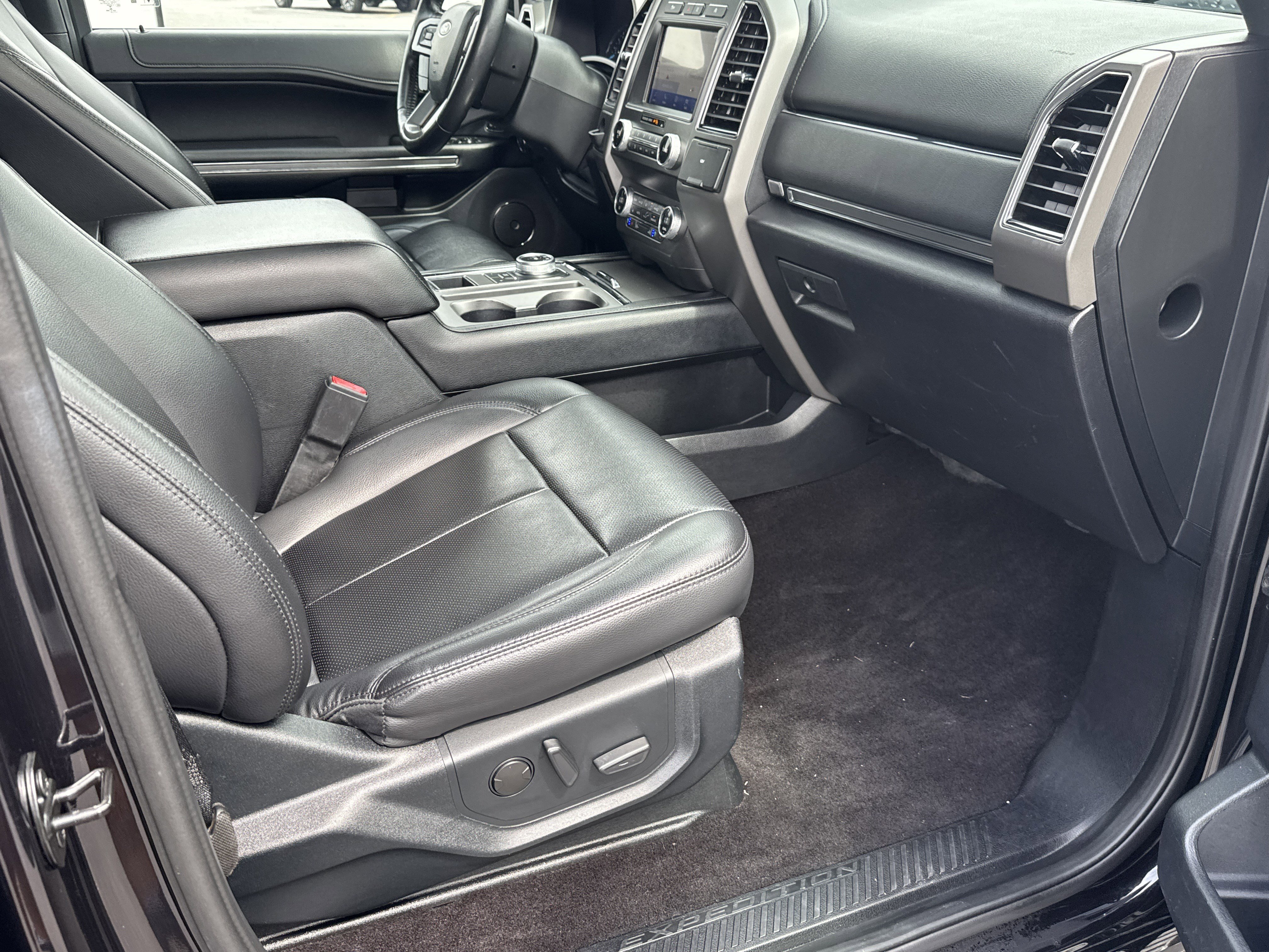 Used 2021 Ford Expedition XLT image 18