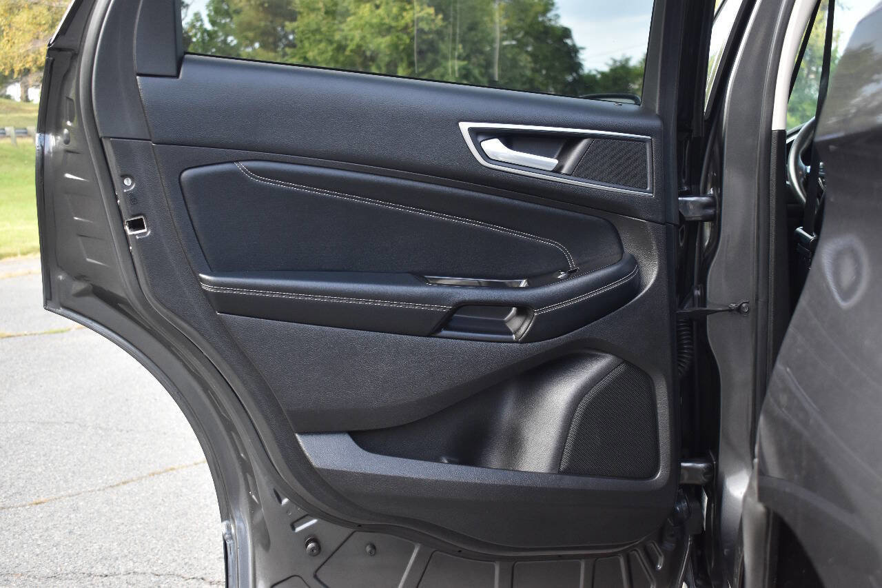 Used 2017 Ford Edge Titanium w/ Equipment Group 301A image 10