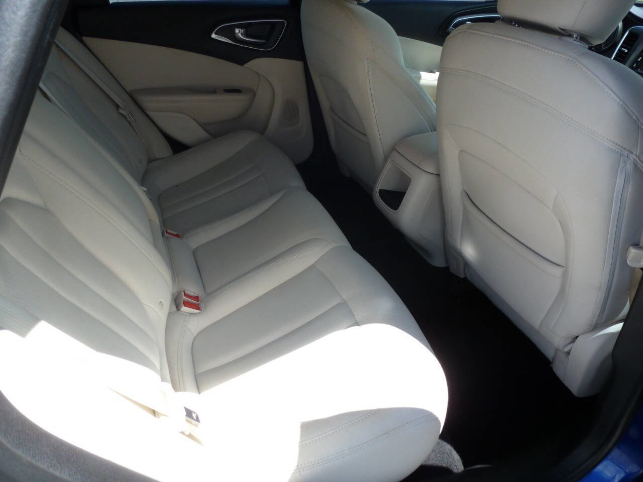 Used 2015 Chrysler 200 Limited FWD image 22