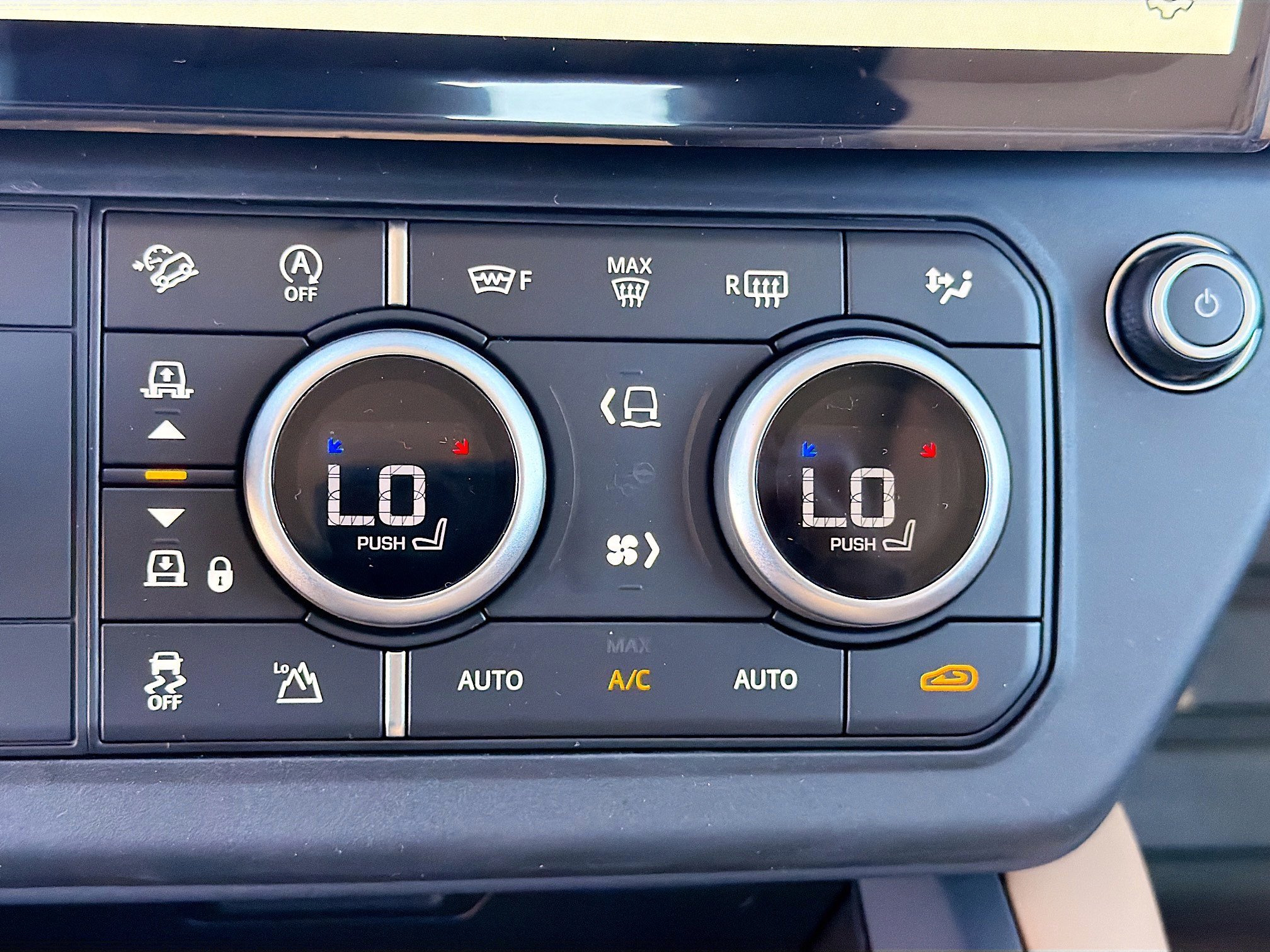 New 2026 Land Rover Defender 110 X-Dynamic SE image 33