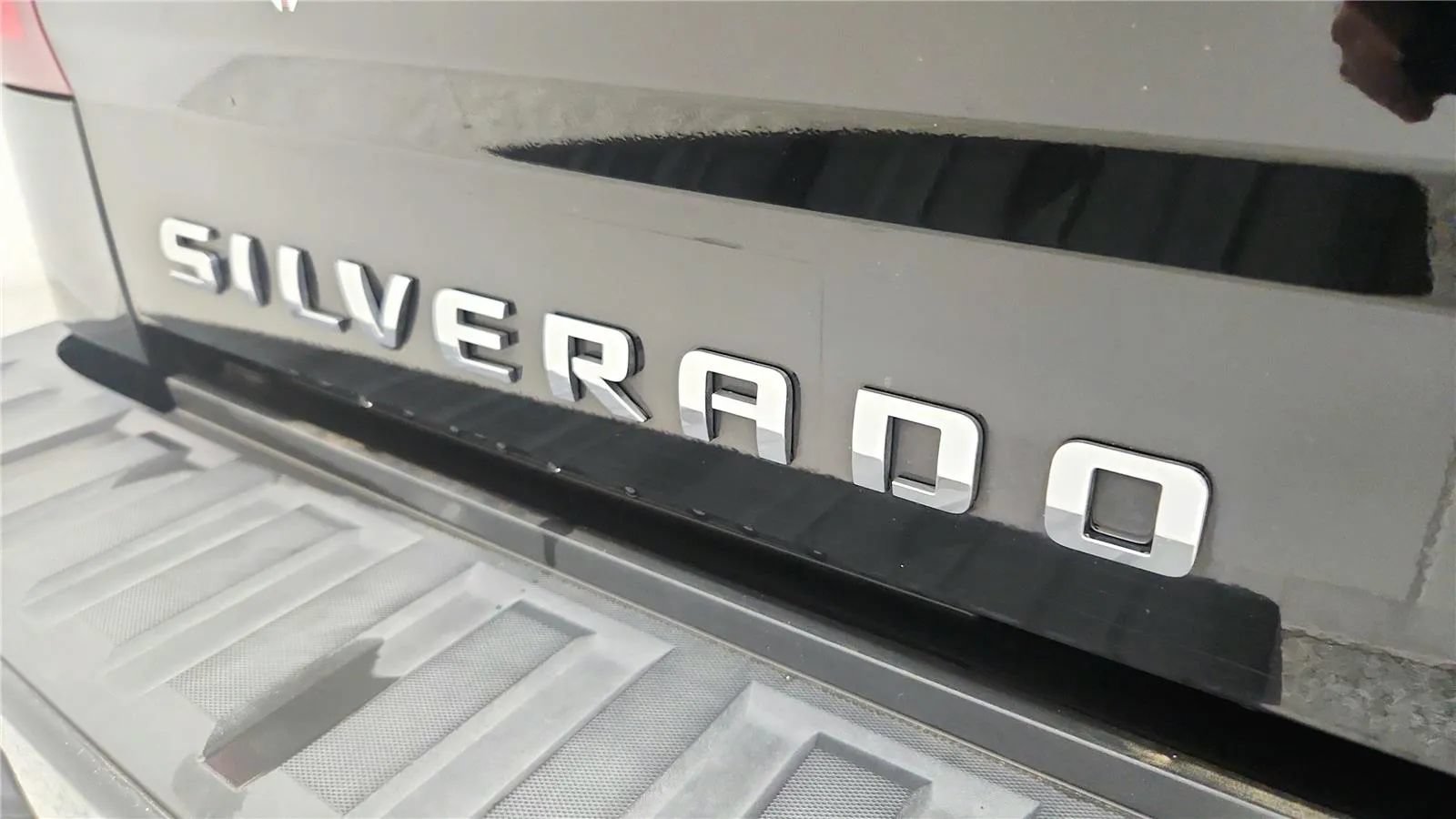 Used 2017 Chevrolet Silverado 1500 LTZ Z71 w/ Realtree Edition AWD/4WD image 17