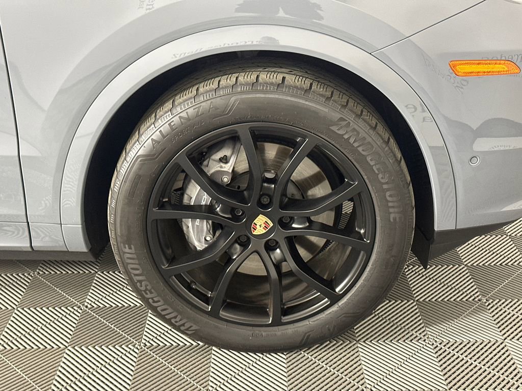 Used 2025 Porsche Cayenne Coupe image 12