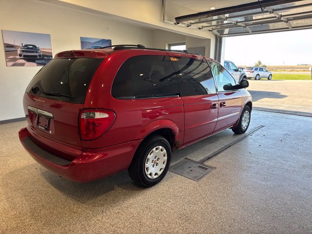 Used 2001 Chrysler Town & Country LX FWD image 2